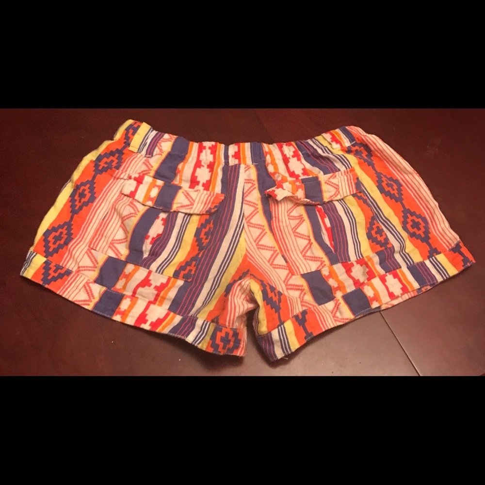 Unique patterned shorts - Picture 2 of 3